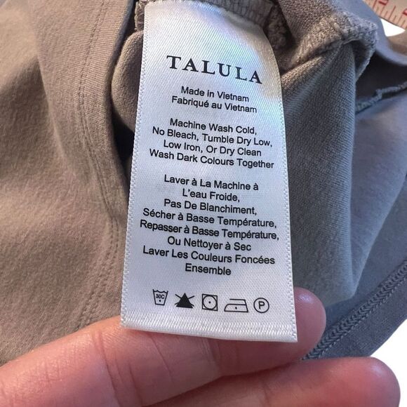 Aritzia Talula sand/ light biege mini skirt. Size small - Picture 3 of 6